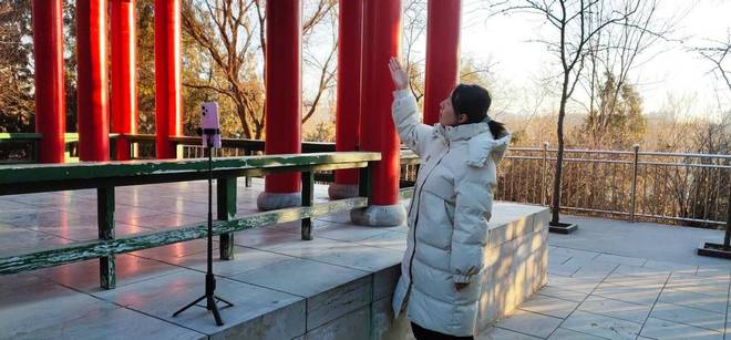 自拍杆三脚架一键变焦记录美好瞬间！K8凯发登录小米变焦支架自拍杆2(图2)