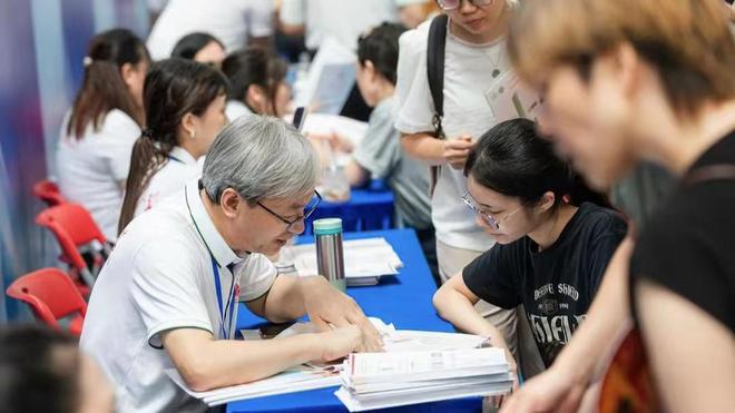 学毕业证如同废纸学生根本无法就业！凯发天生赢家湖北害人不浅的6所大(图3)